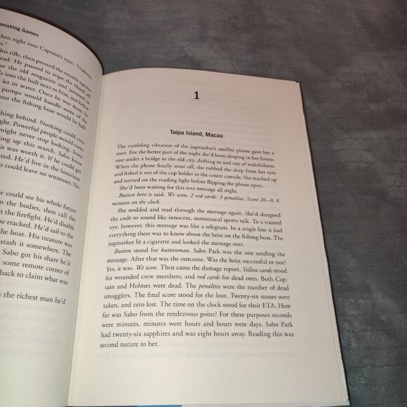 Book Vanishing Games Bestseller Novel Fiction Roger Hobbs South China Sea Macau - Picture 8 of 11